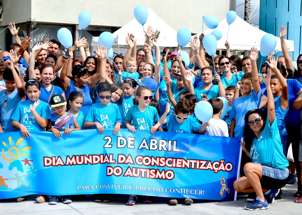 LOS NIÑOS AUTISTAS NO SON ESPECIALES SINO&nbsp;INVISIBLES