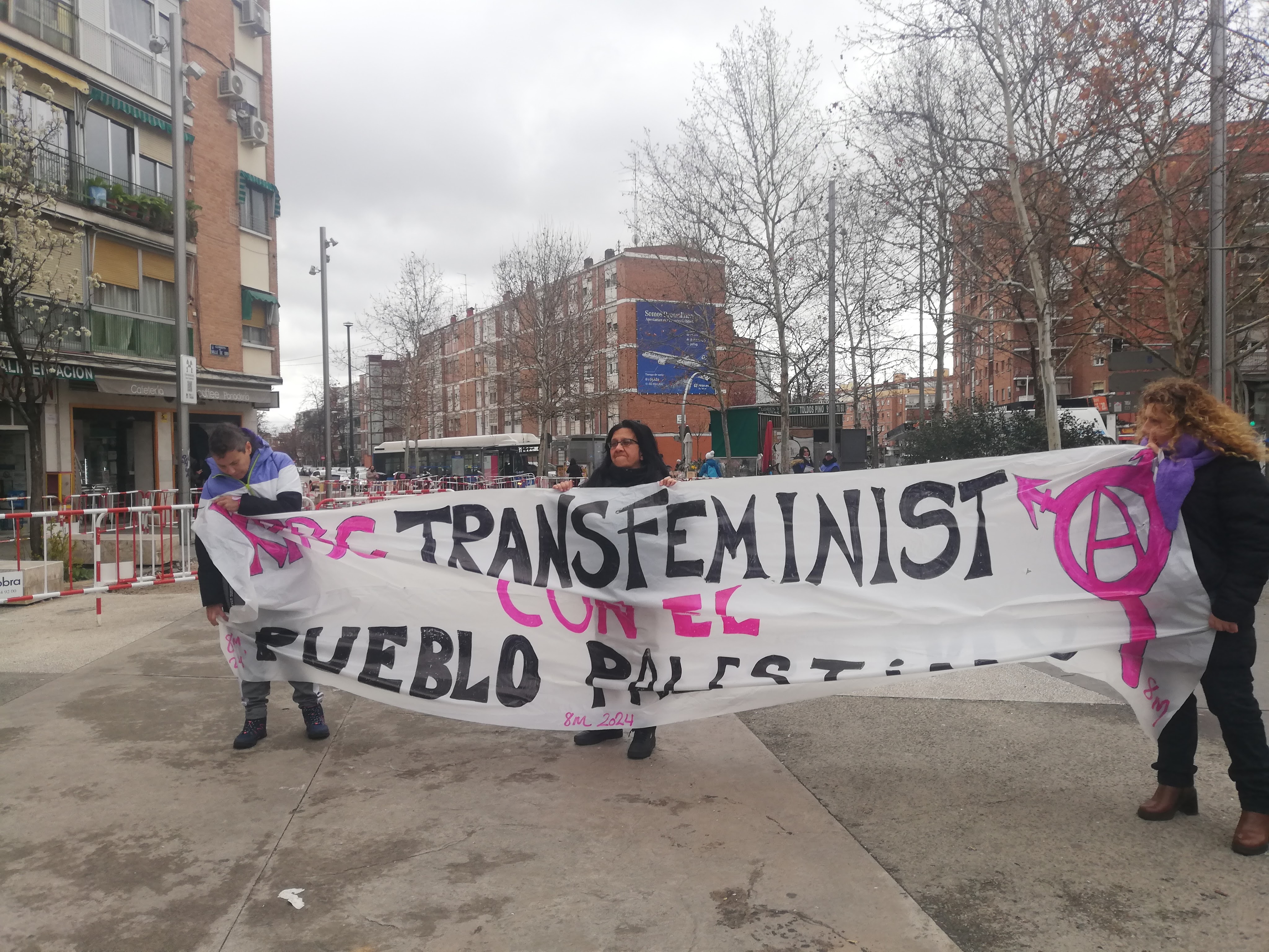 Concentración de mujeres en Plaza de Oporto: el feminismo dividido en el Día Internacional de la Mujer